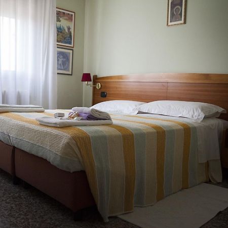 Hotel Trieste Pontelongo Kültér fotó