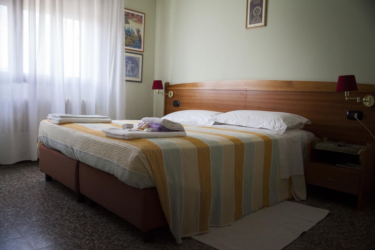 Hotel Trieste Pontelongo Kültér fotó